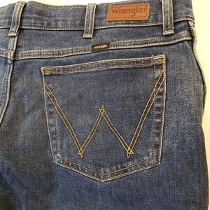 Wrangler Men's 40 x 32 Blue Jeans Regular Tapered Western Classic Rodeo Cowboy